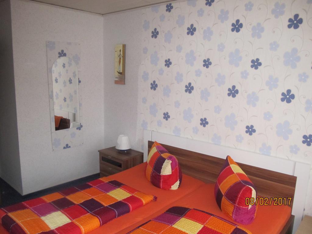 Pension Check In Hotel Guestrow Exterior photo